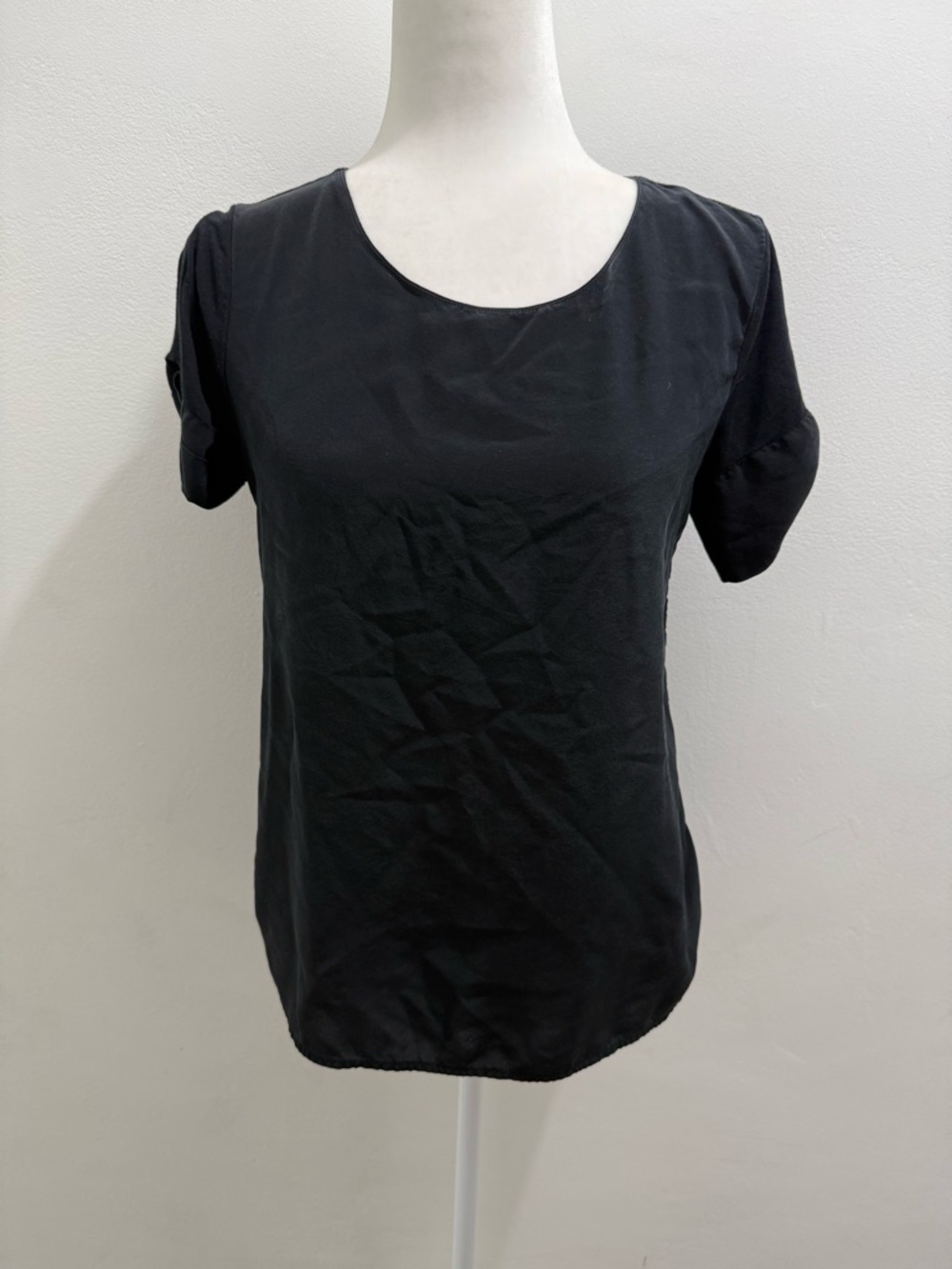 Vince Black Short Sleeve Scoop Neck Top Cuff Silk Front Viscose Back Size XS
